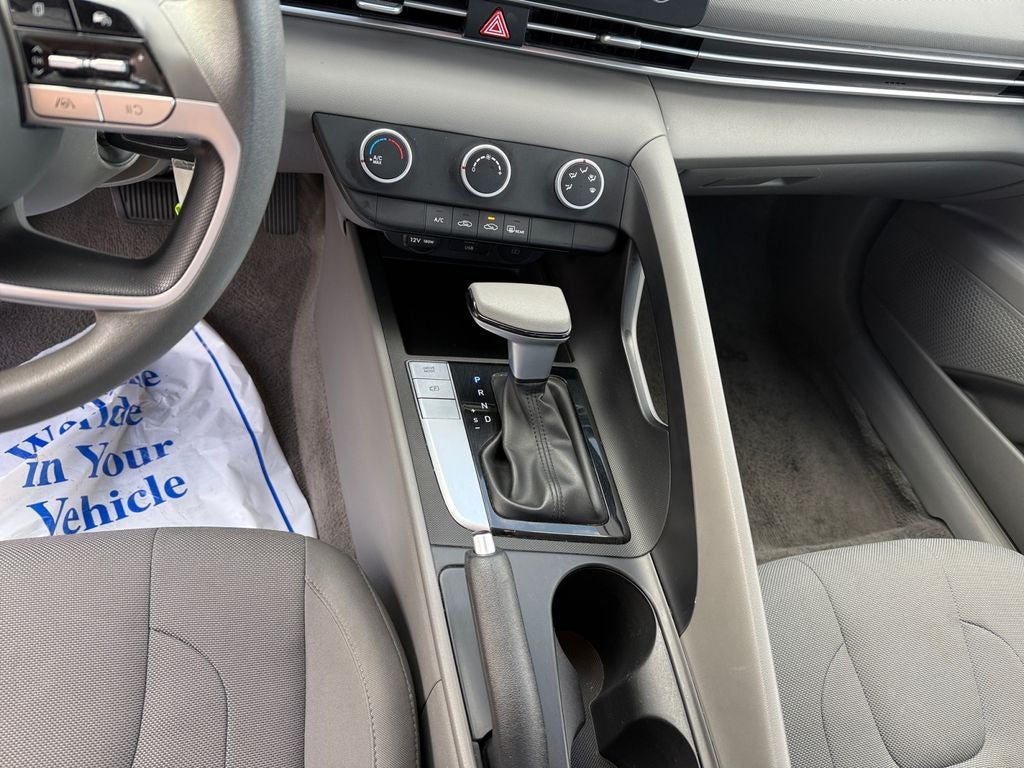 2024 Hyundai Elantra SE