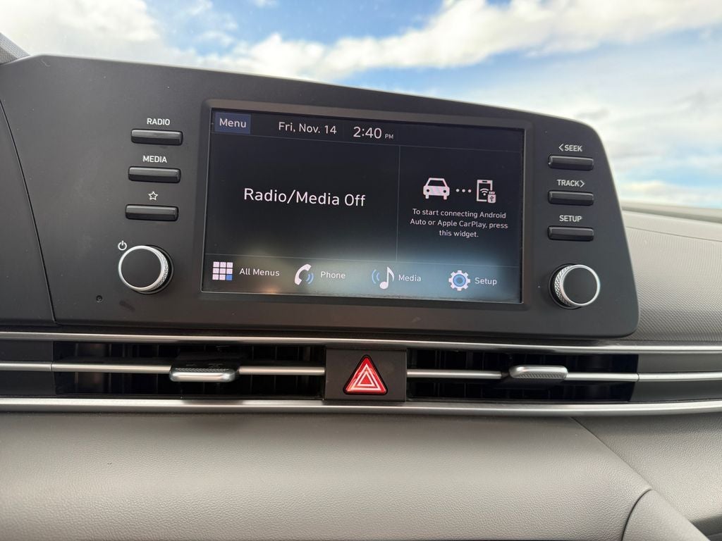 2024 Hyundai Elantra SE