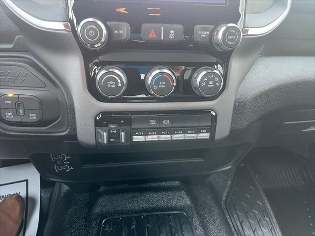 2026 RAM Ram 5500 Chassis Cab RAM 5500 BIG HORN CHASSIS CREW CAB 4X4 84' CA