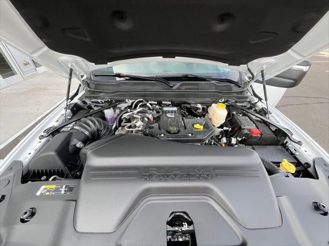 2026 RAM Ram 5500 Chassis Cab RAM 5500 BIG HORN CHASSIS CREW CAB 4X4 84' CA