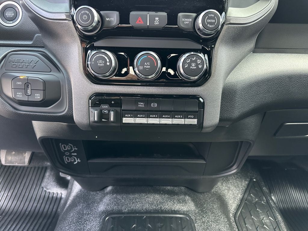 2026 RAM Ram 3500 Chassis Cab RAM 3500 TRADESMAN CREW CAB CHASSIS 4X4 60' CA