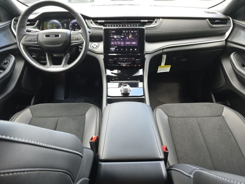 2025 Jeep Grand Cherokee GRAND CHEROKEE ALTITUDE 4X4