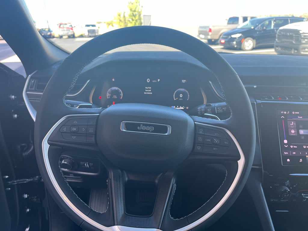 2025 Jeep Grand Cherokee GRAND CHEROKEE L LAREDO X 4X4