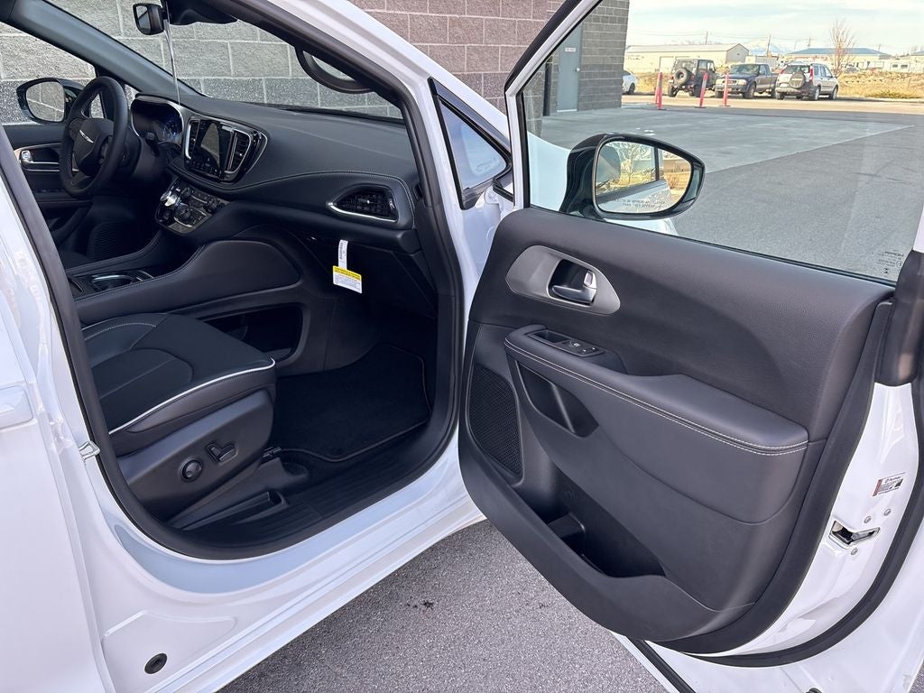 2024 Chrysler Pacifica PACIFICA LIMITED