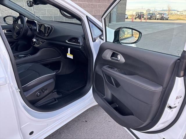 2024 Chrysler Pacifica PACIFICA LIMITED