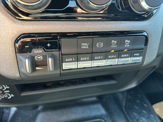 2025 RAM Ram 5500 Chassis Cab RAM 5500 TRADESMAN CHASSIS CREW CAB 4X4 84' CA