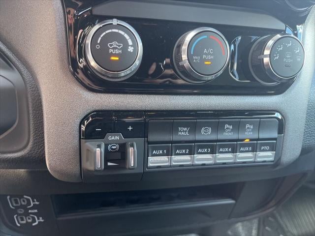 2026 RAM Ram 3500 Chassis Cab RAM 3500 TRADESMAN CREW CAB CHASSIS 4X4 60' CA