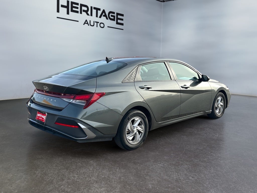 2024 Hyundai Elantra SE